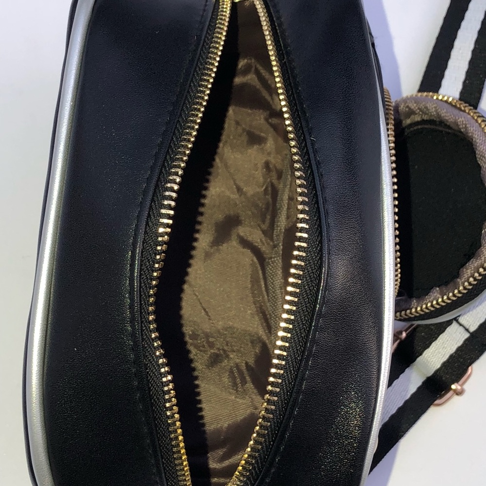 Restocked New Very  Adorable Compact Bag - Picture 6 of 8